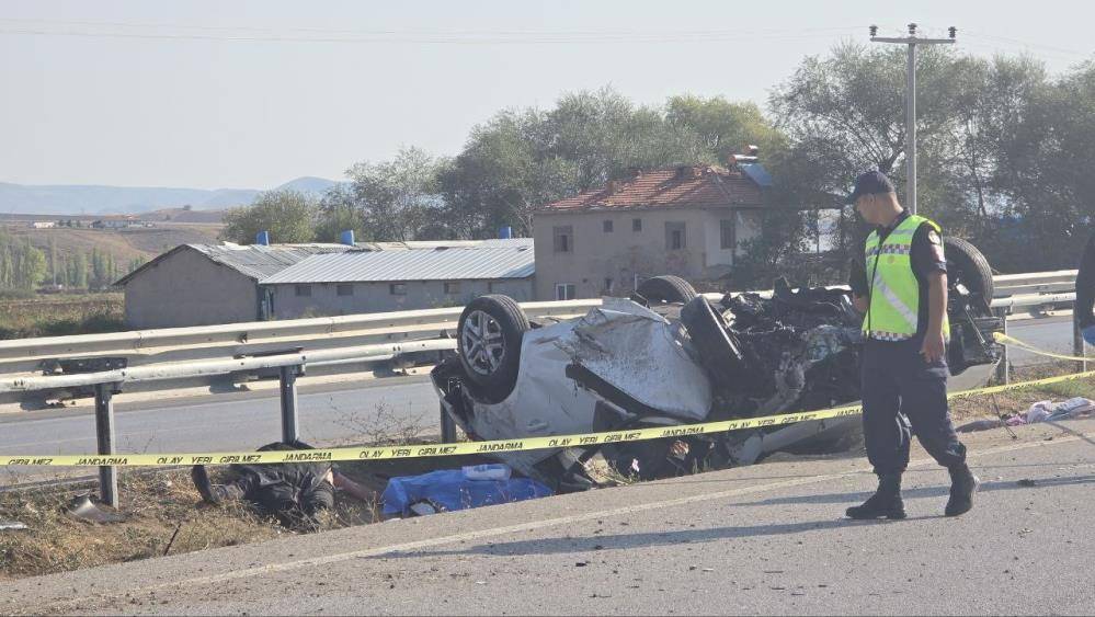 Devrilen otomobildeki polis memuru ile eşi öldü 4